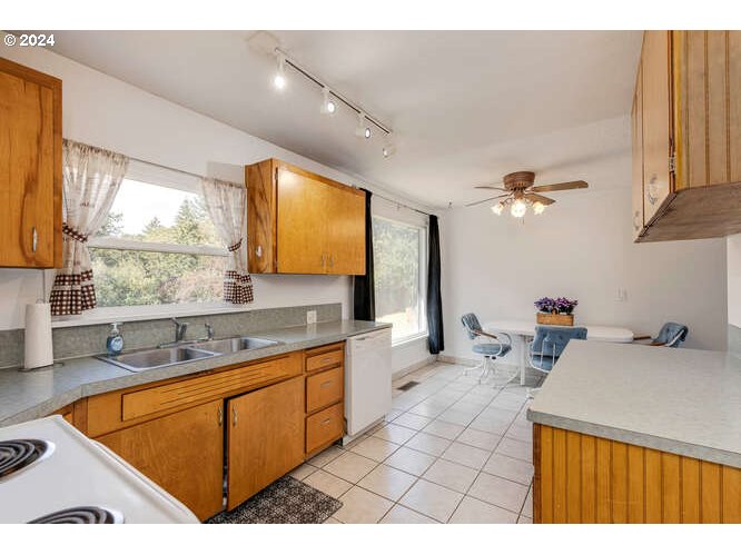 Sheridan, Oregon 97378, United States, 3 Bedrooms Bedrooms, ,2 BathroomsBathrooms,Residential,Pending,85668