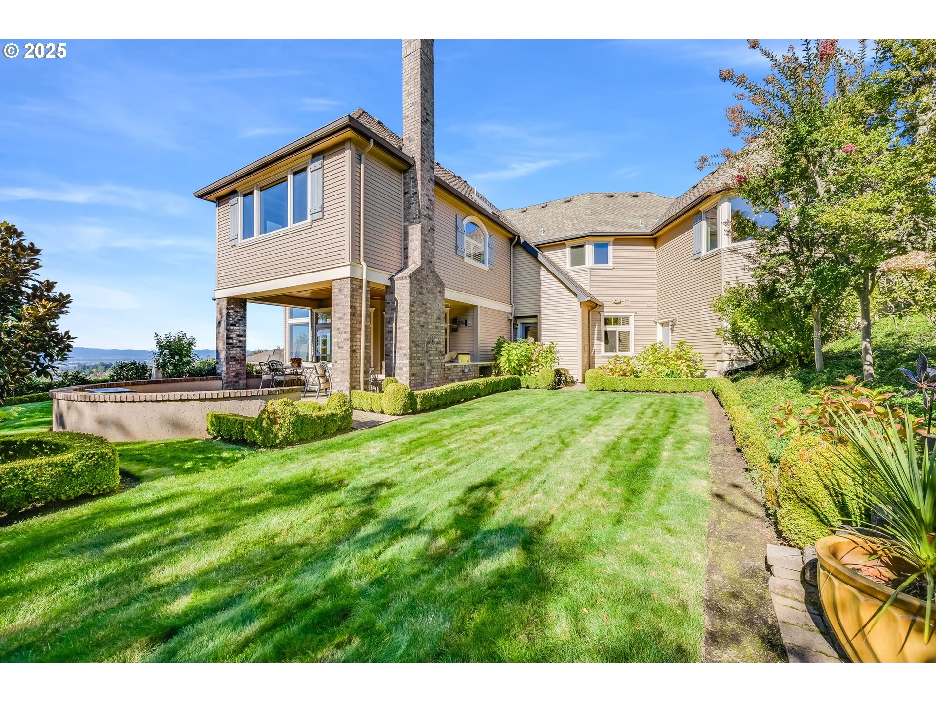2348 NW Pinnacle DR