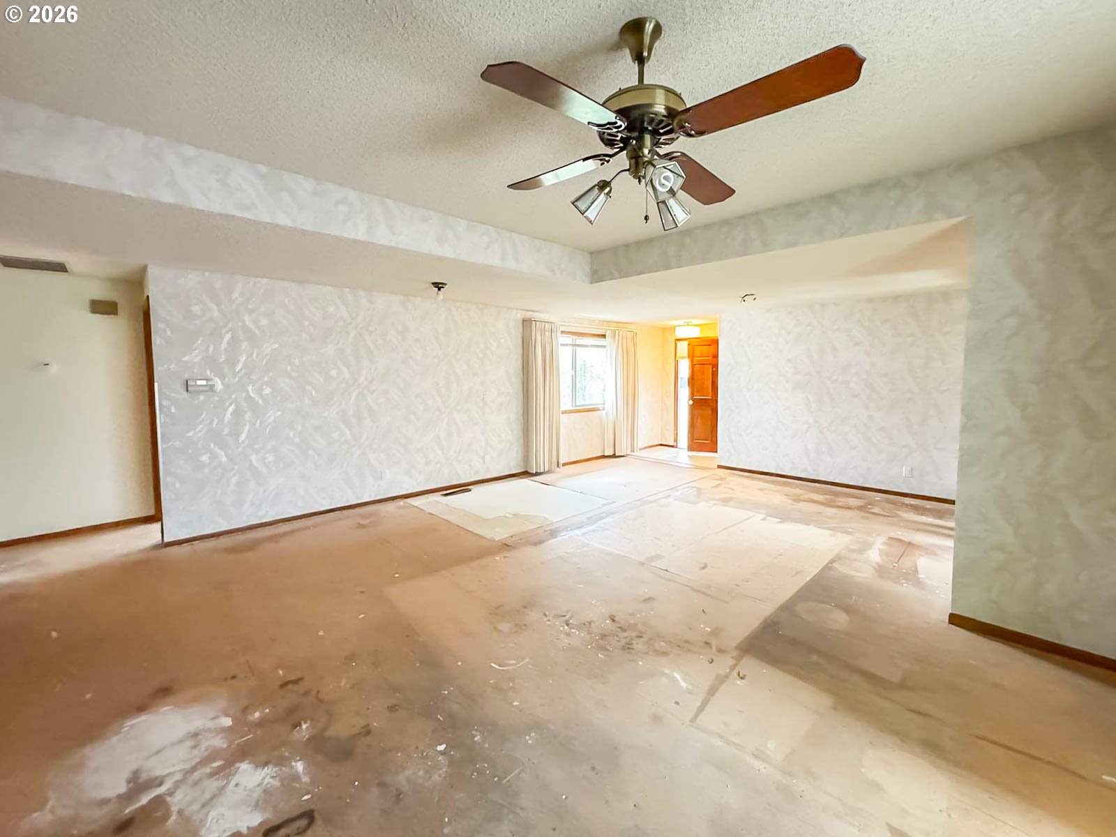1886 WOODSTOCK CIR