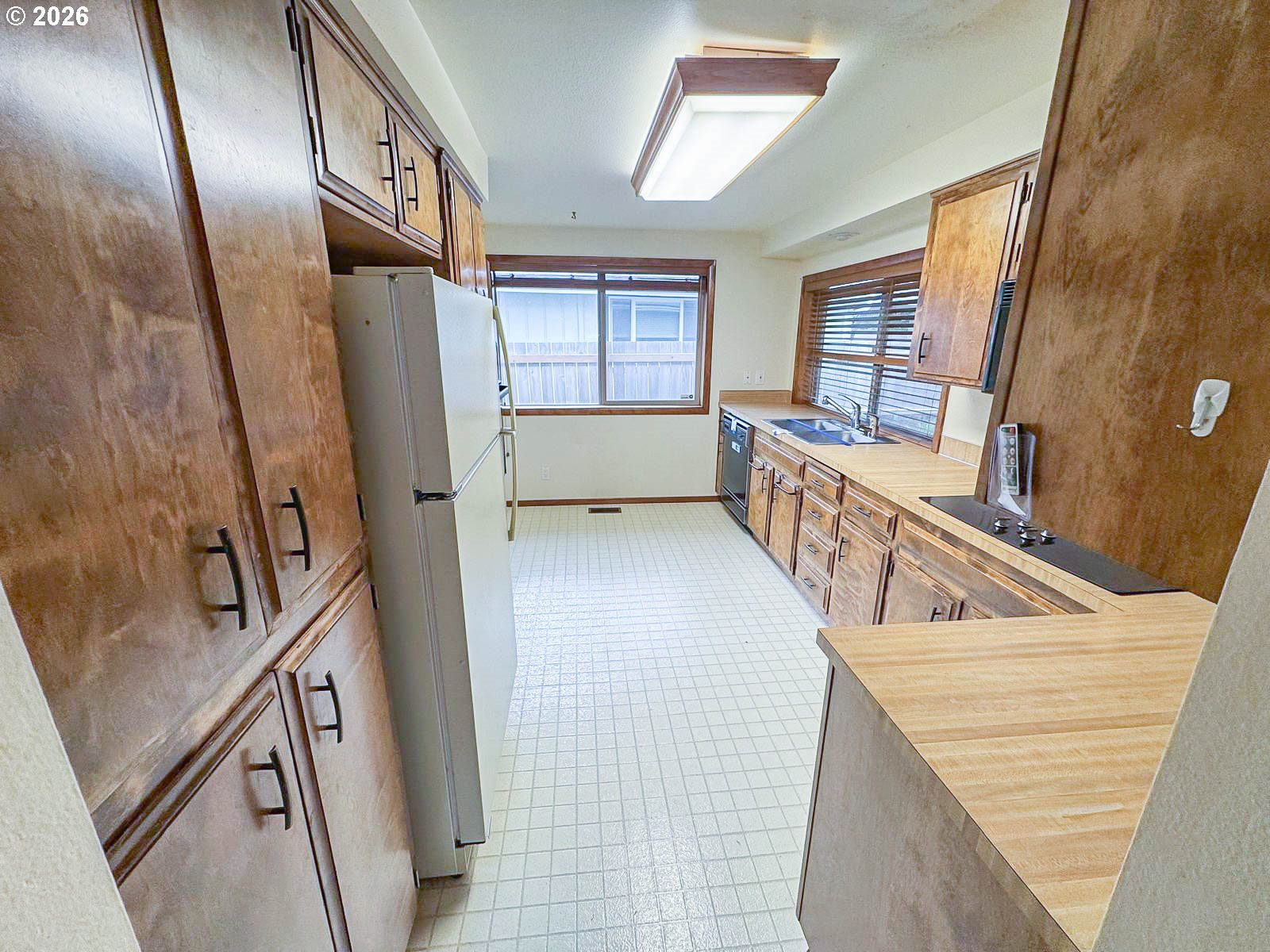 1886 WOODSTOCK CIR