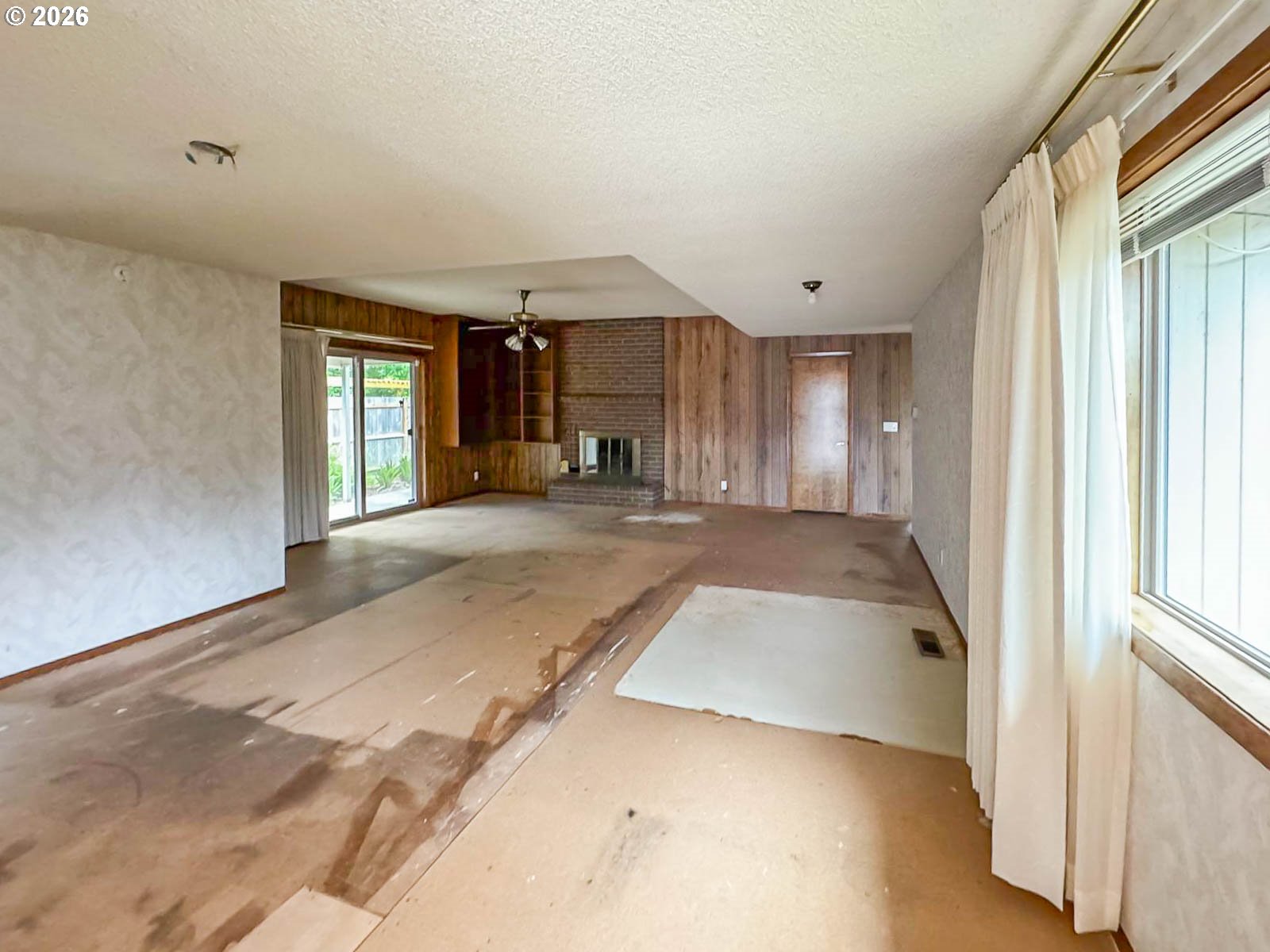 1886 WOODSTOCK CIR