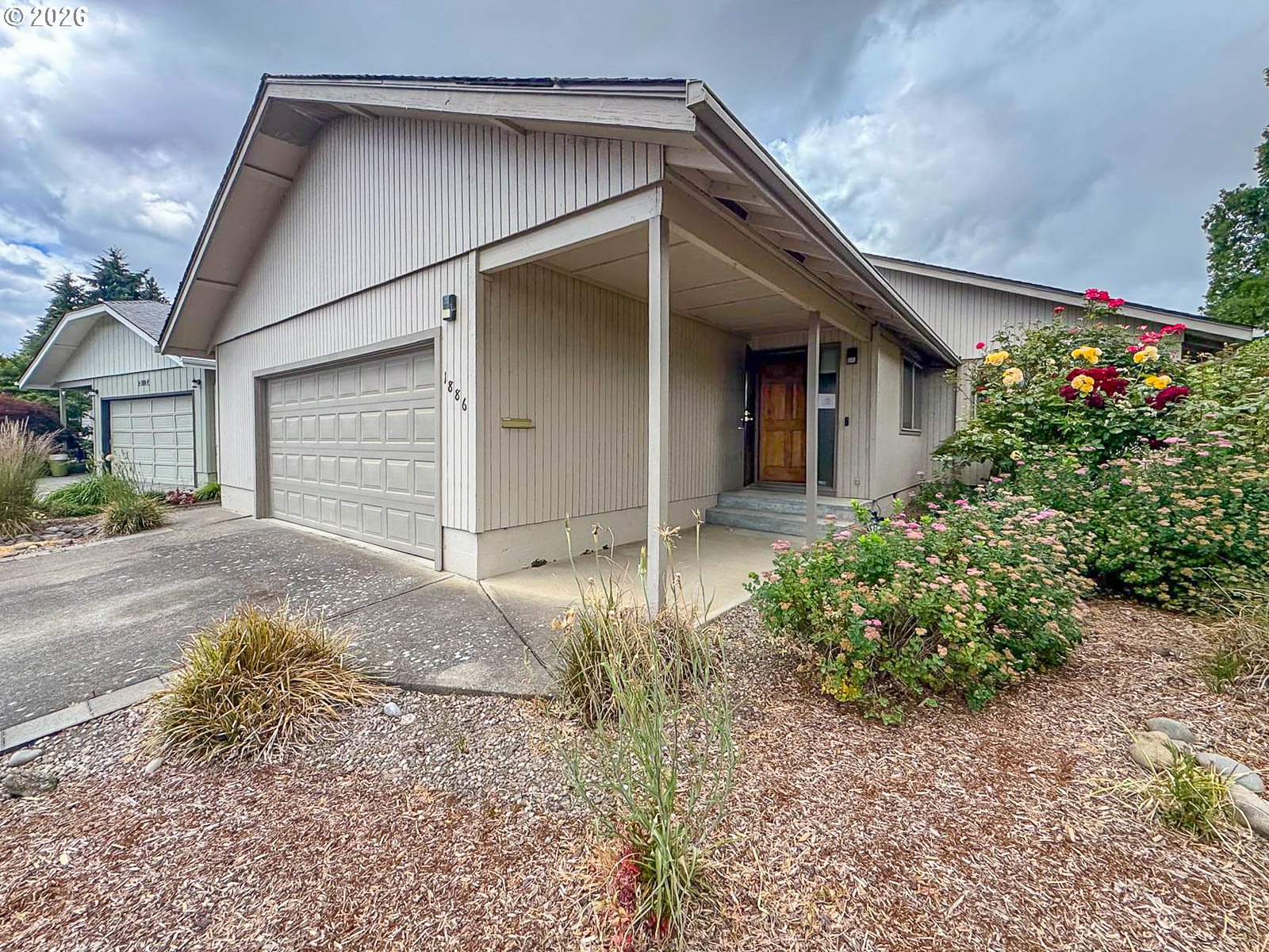 1886 WOODSTOCK CIR