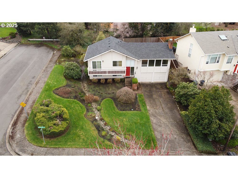 799 WOODCREST DR