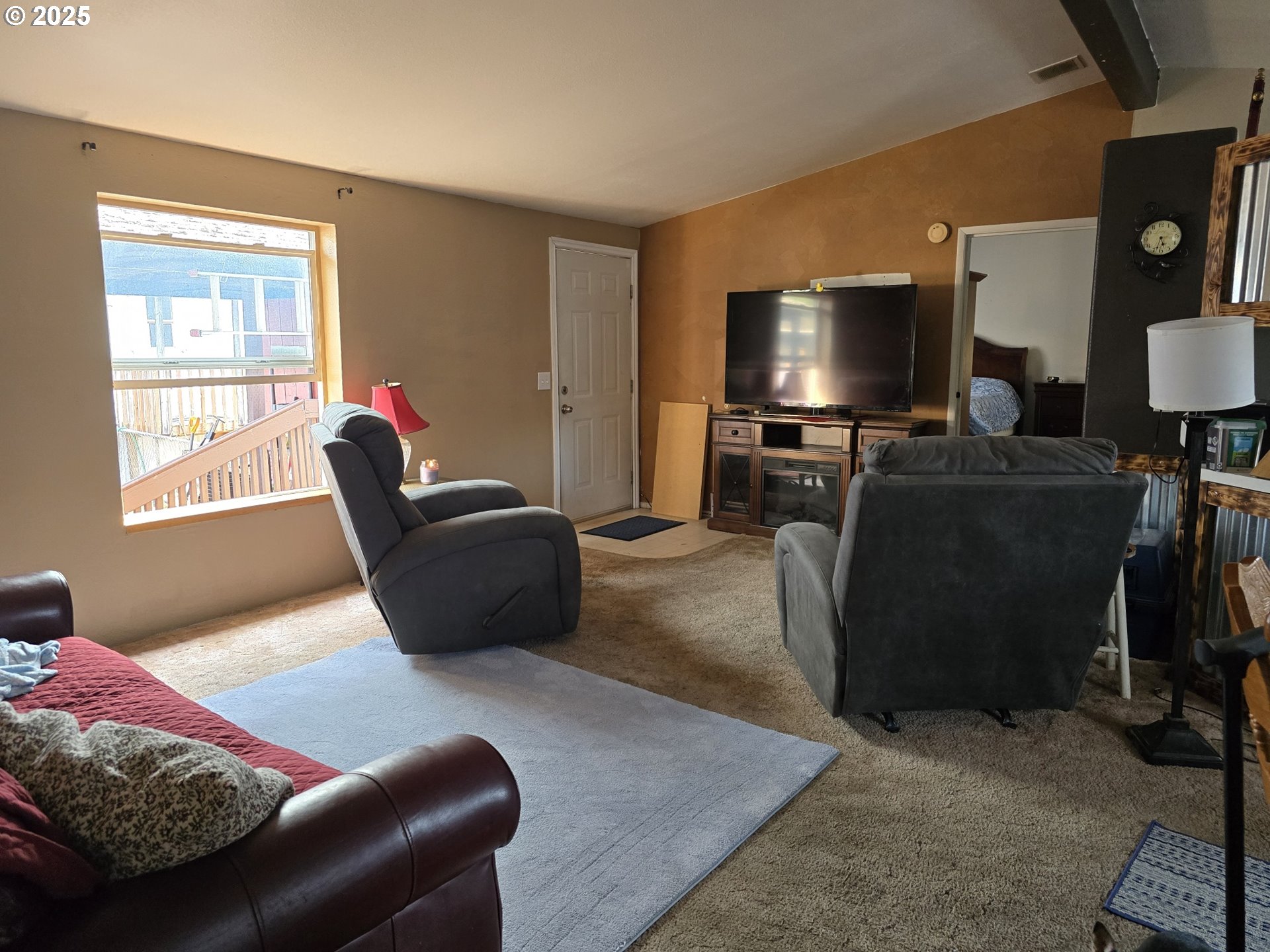 33 MANOR LOOP