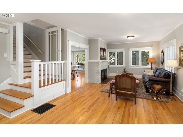 4003 SW HILLSDALE AVE