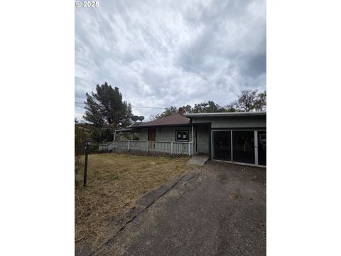 188 ROBIN ST Roseburg OR 97470