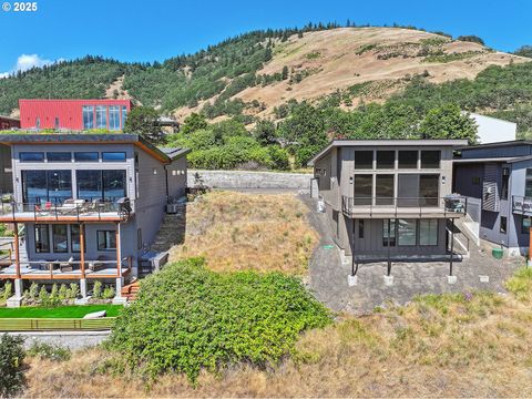 211 EAGLE RIDGE DR White Salmon WA 98672