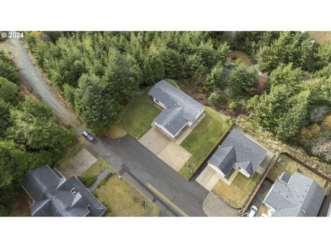 A home in Coos Bay