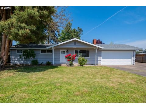 1444 MENLO LOOP Springfield OR 97477