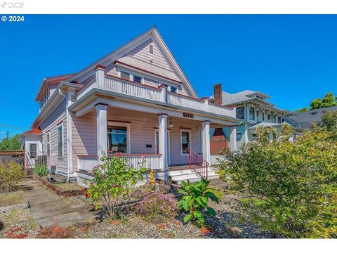 Photo of 1902 Washington St, Vancouver, WA 98660 (MLS # 250052300)