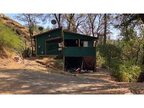 A home in Roseburg