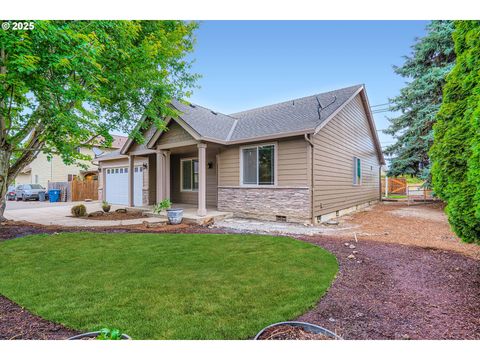 1080 SAGE ST Silverton OR 97381