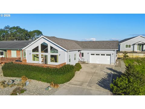 947 HAILEY LN Bandon OR 97411