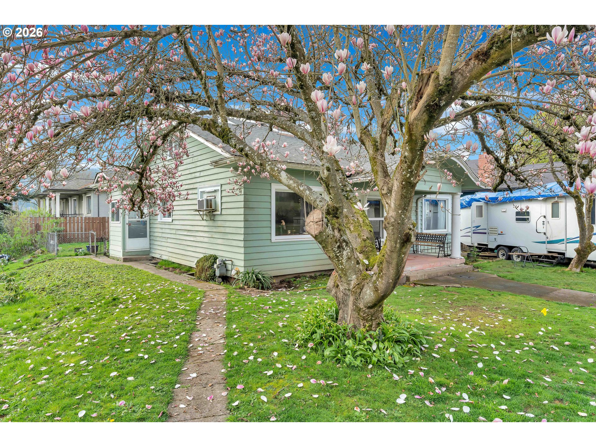 8906 N WILLAMETTE BLVD