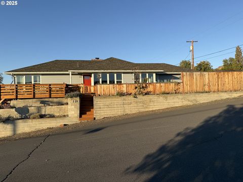 201 4TH ST Maupin OR 97037