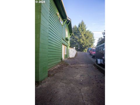 A home in Coos Bay