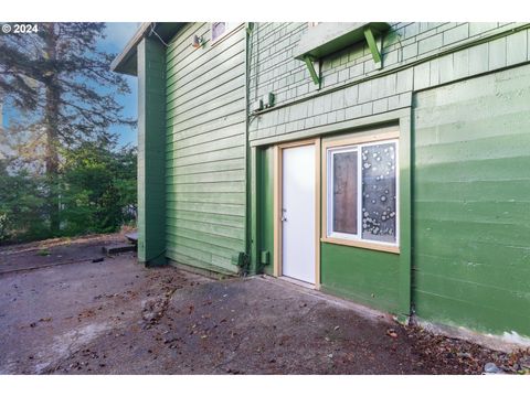 A home in Coos Bay