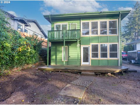 A home in Coos Bay