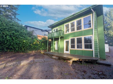 A home in Coos Bay