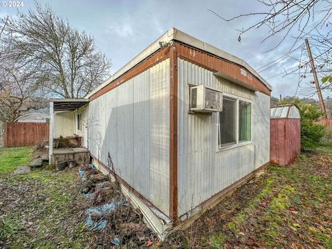 A home in Roseburg