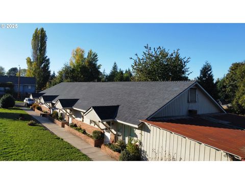 Photo of 302 S 19th Ave, Cornelius, OR 97113 (MLS # 461227769)