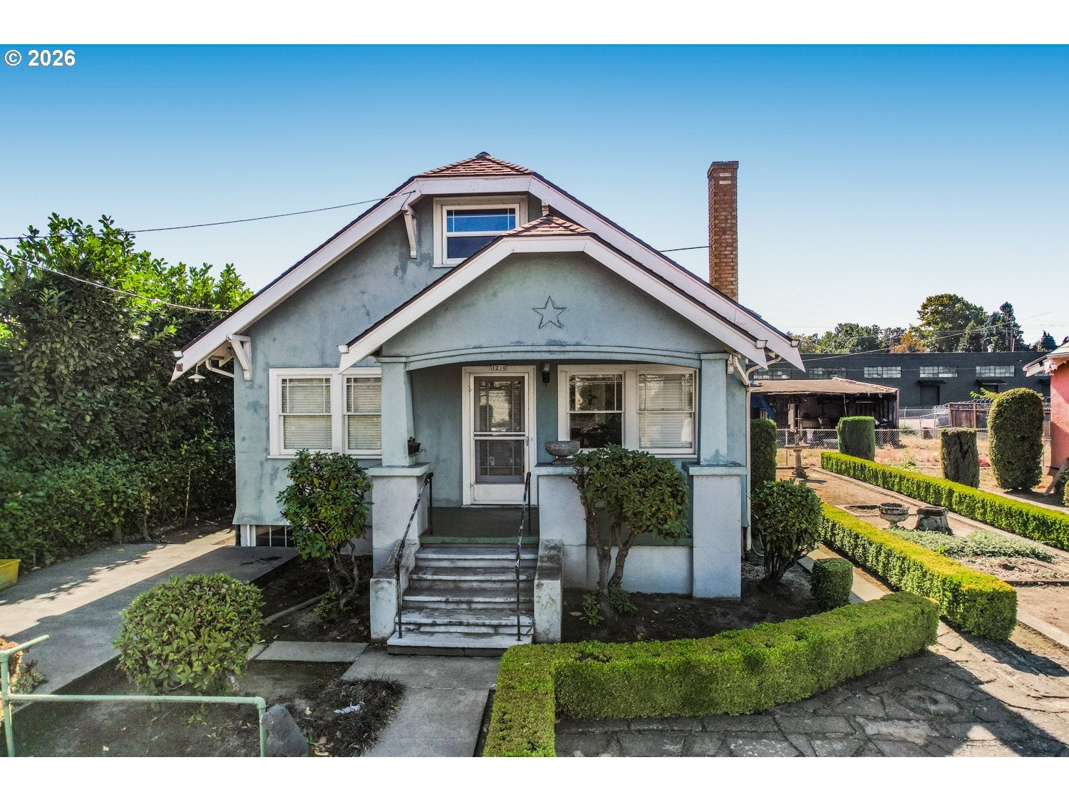 1152 NE COLUMBIA BLVD