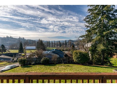 A home in Clatskanie