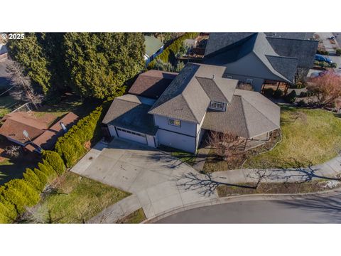 A home in Hood River