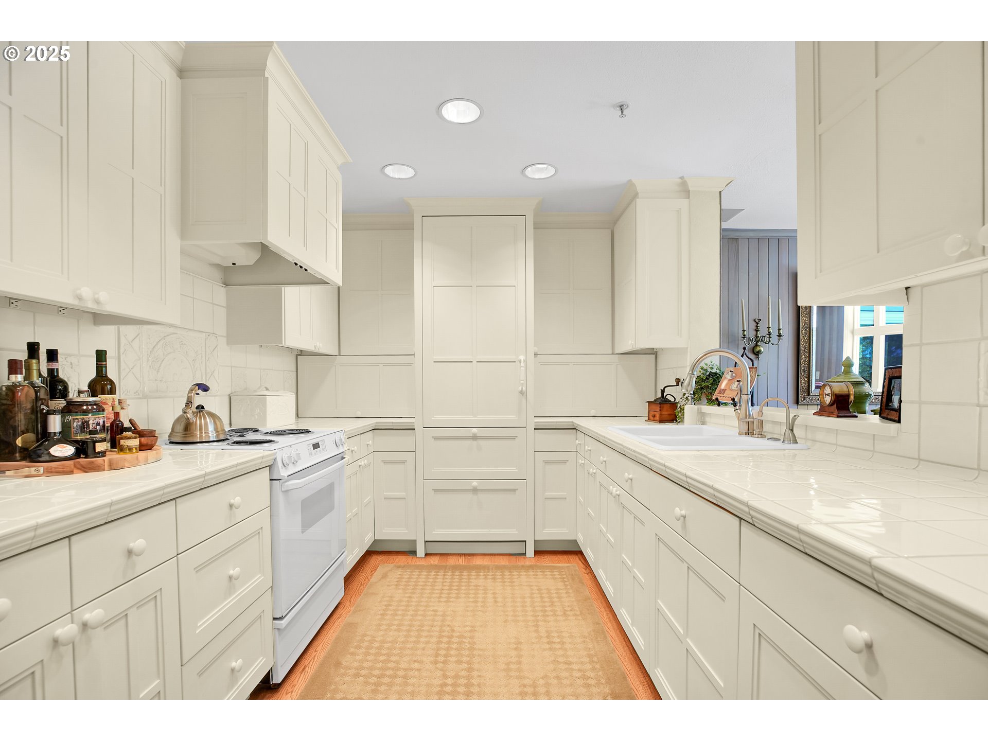 305 S MONTGOMERY ST 508/507