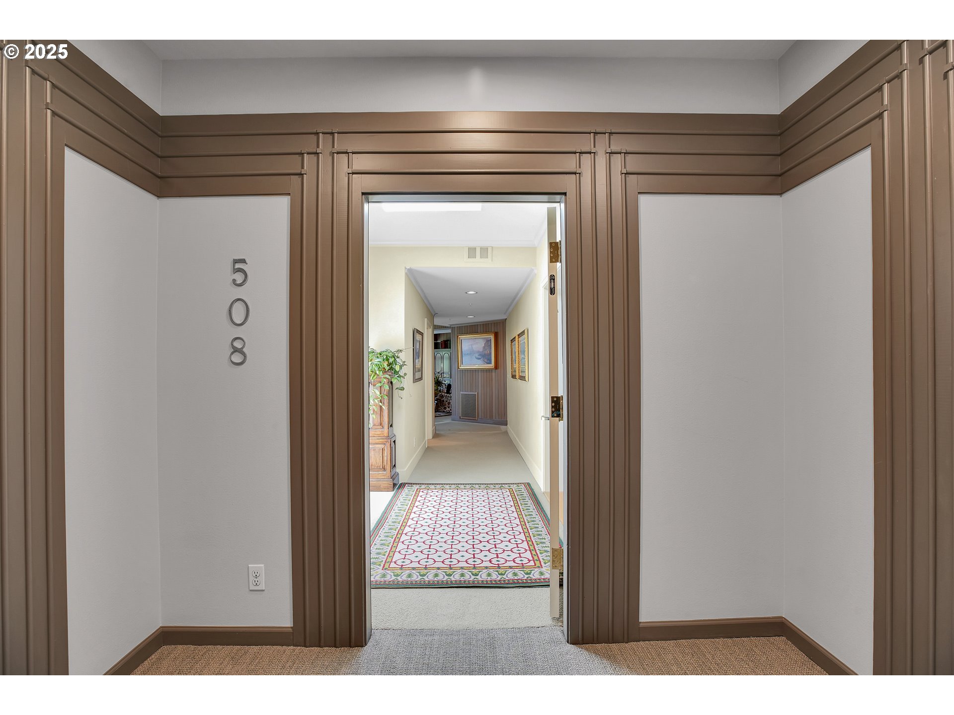 305 S MONTGOMERY ST 508/507