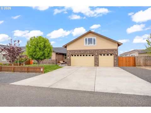 Photo of 570 Mountain Ridge Dr, Culver, OR 97734 (MLS # 497937810)