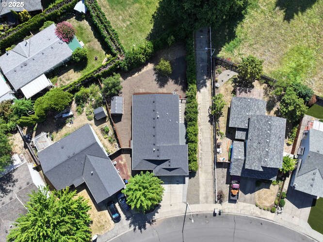 Dundee, Oregon 97115, United States, 3 Bedrooms Bedrooms, ,2 BathroomsBathrooms,Residential,Pending,194476