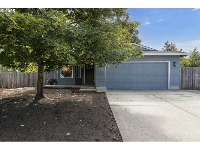 Dundee, Oregon 97115, United States, 3 Bedrooms Bedrooms, ,2 BathroomsBathrooms,Residential,Pending,194476