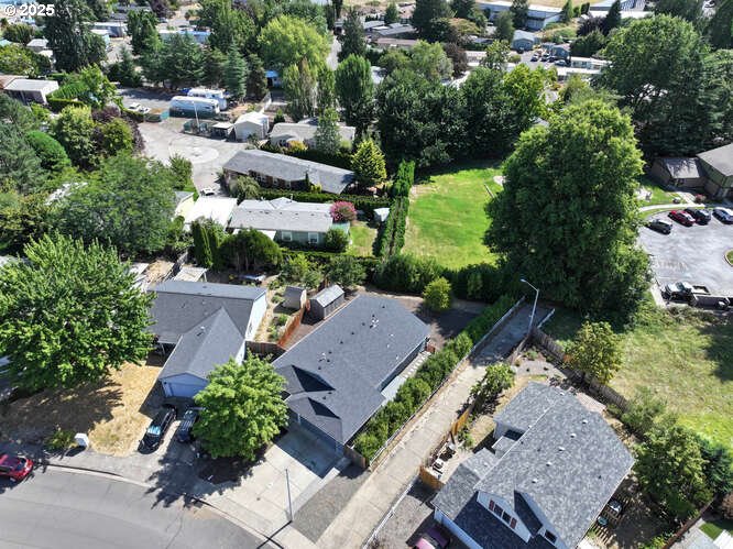 Dundee, Oregon 97115, United States, 3 Bedrooms Bedrooms, ,2 BathroomsBathrooms,Residential,Pending,194476