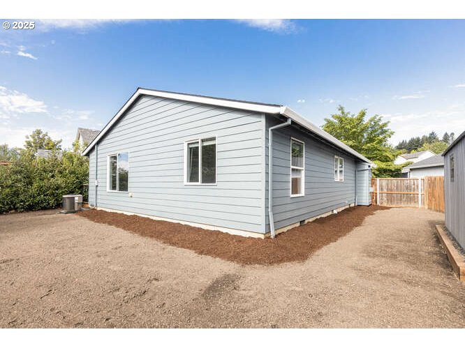 Dundee, Oregon 97115, United States, 3 Bedrooms Bedrooms, ,2 BathroomsBathrooms,Residential,Pending,194476