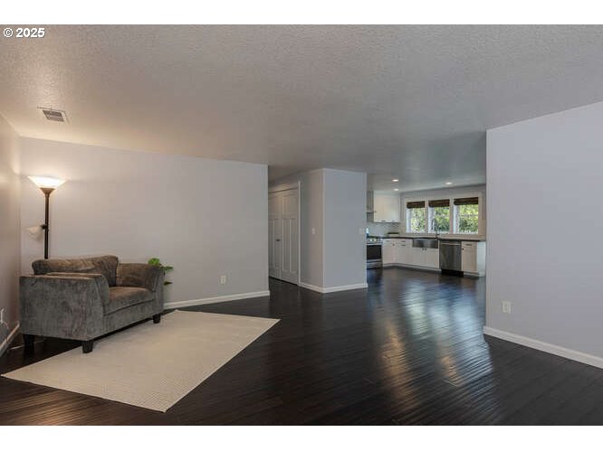 Dundee, Oregon 97115, United States, 3 Bedrooms Bedrooms, ,2 BathroomsBathrooms,Residential,Pending,194476