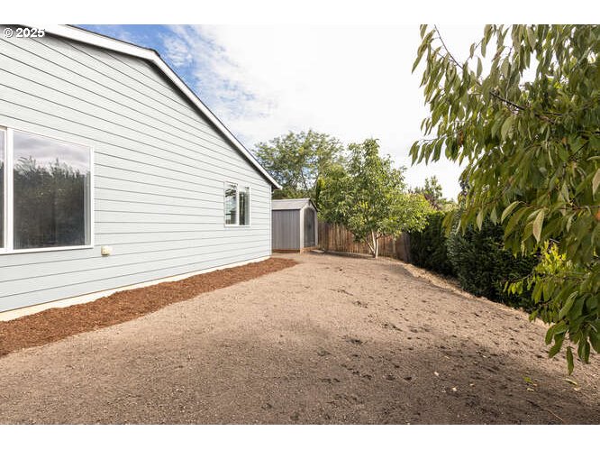 Dundee, Oregon 97115, United States, 3 Bedrooms Bedrooms, ,2 BathroomsBathrooms,Residential,Pending,194476