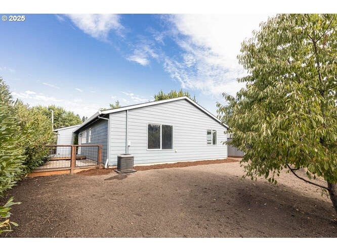 Dundee, Oregon 97115, United States, 3 Bedrooms Bedrooms, ,2 BathroomsBathrooms,Residential,Pending,194476