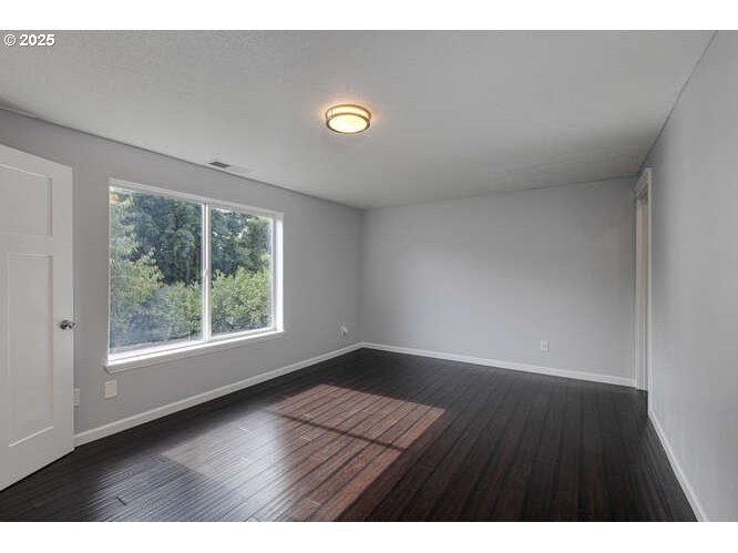 Dundee, Oregon 97115, United States, 3 Bedrooms Bedrooms, ,2 BathroomsBathrooms,Residential,Pending,194476