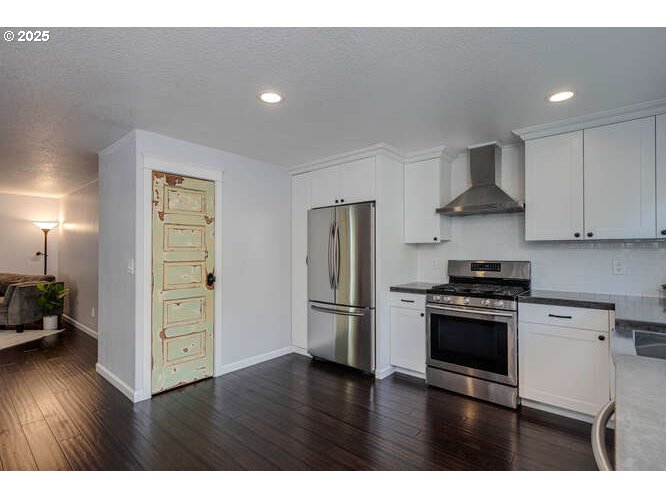 Dundee, Oregon 97115, United States, 3 Bedrooms Bedrooms, ,2 BathroomsBathrooms,Residential,Pending,194476