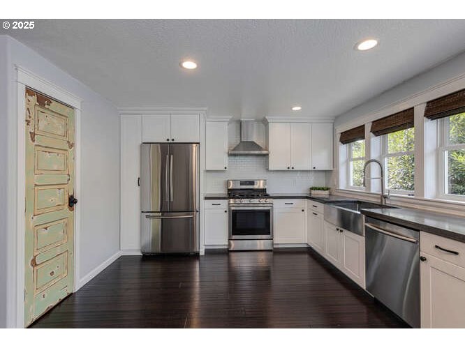 Dundee, Oregon 97115, United States, 3 Bedrooms Bedrooms, ,2 BathroomsBathrooms,Residential,Pending,194476