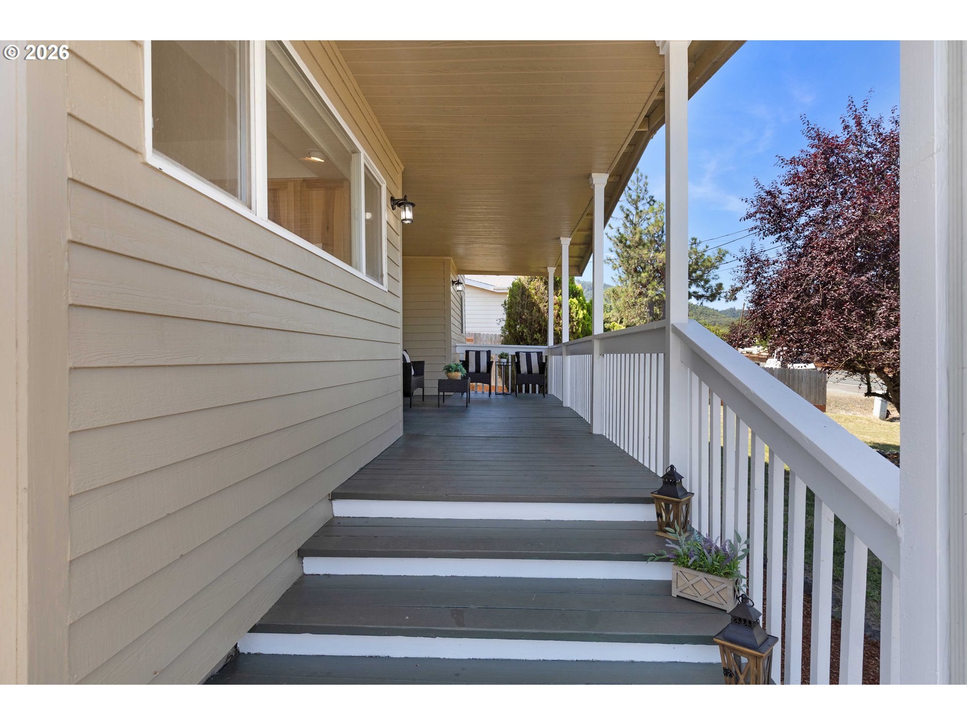 1402 LOOKINGGLASS RD
