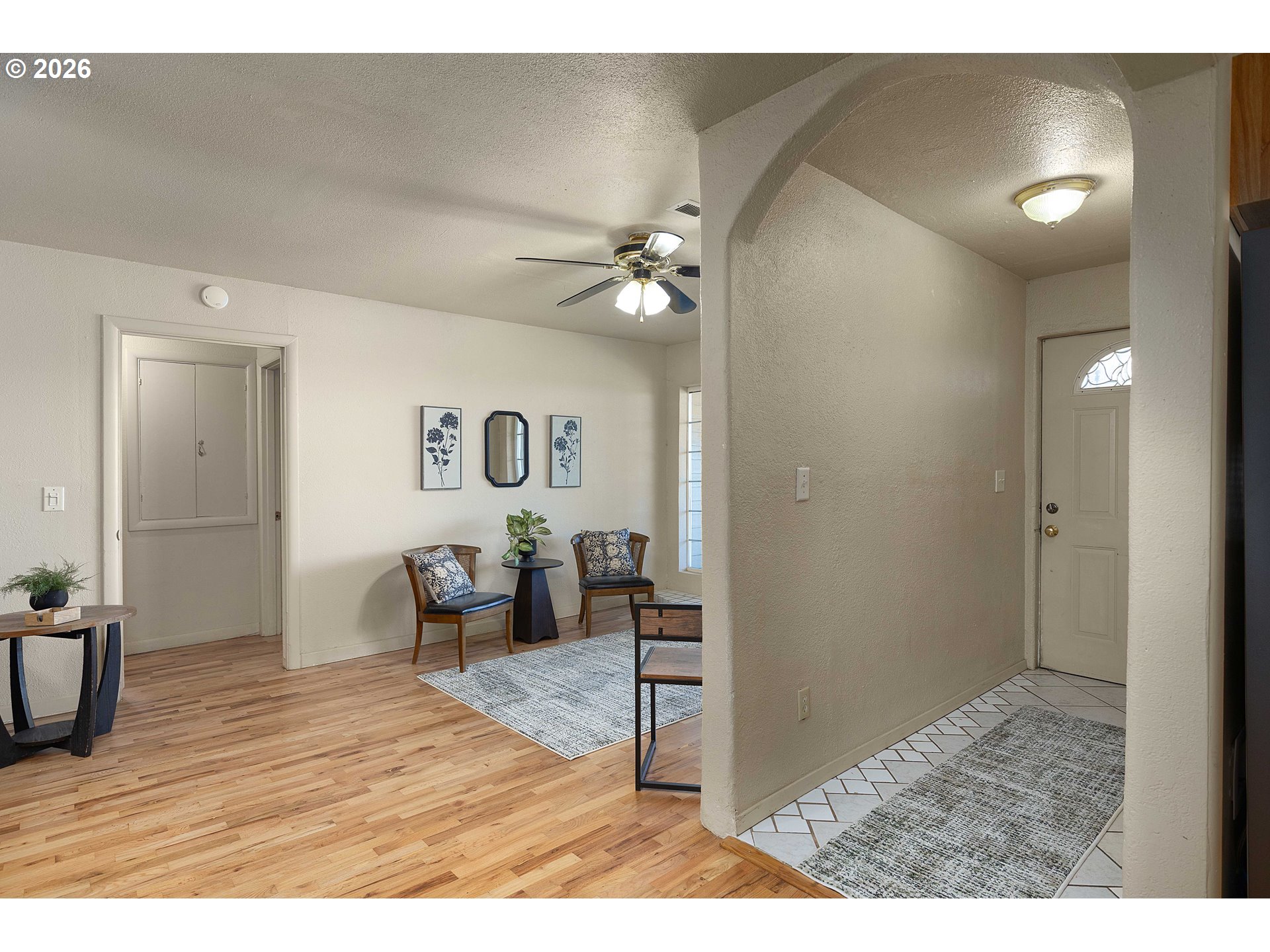 1402 LOOKINGGLASS RD