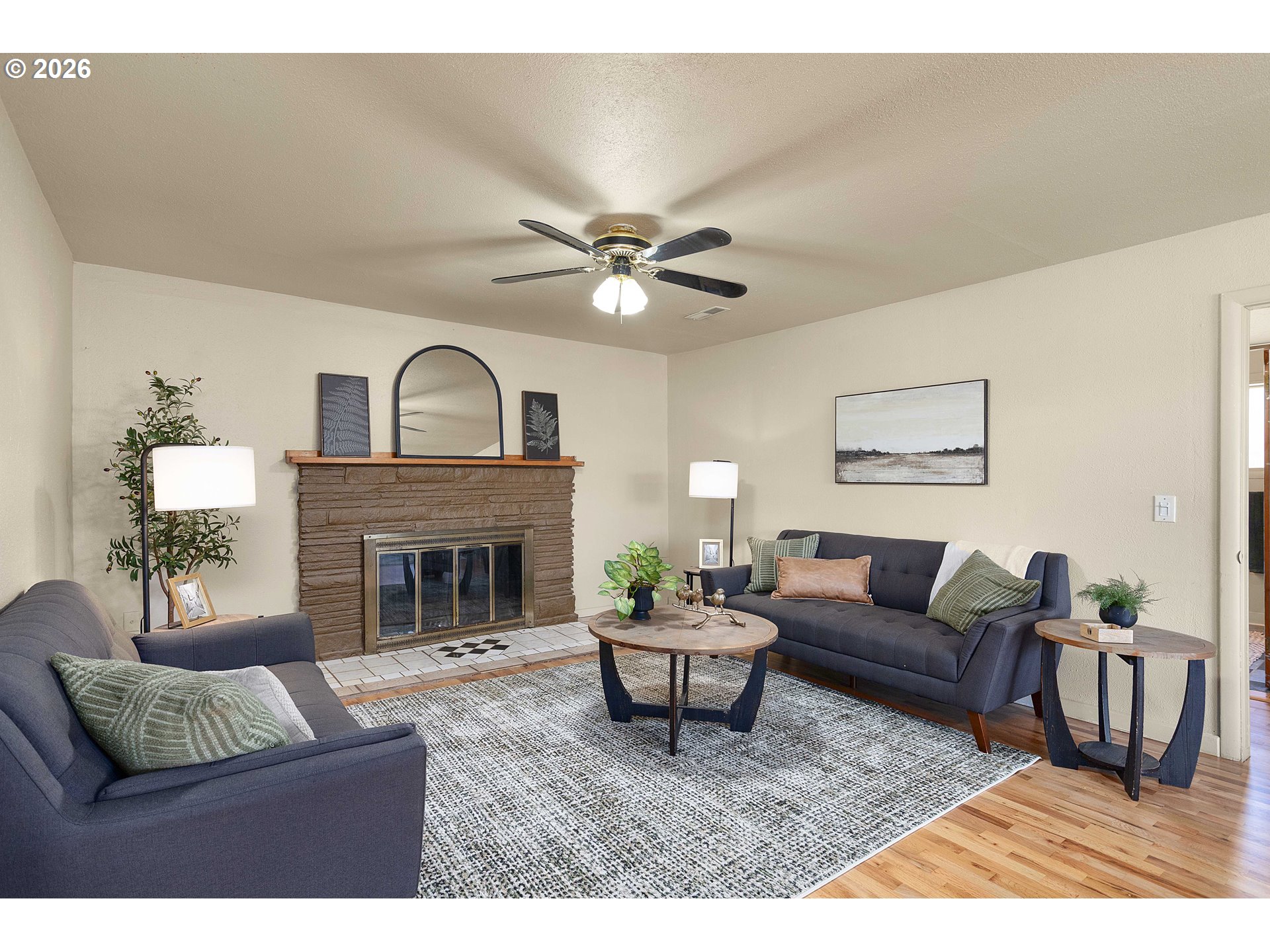 1402 LOOKINGGLASS RD
