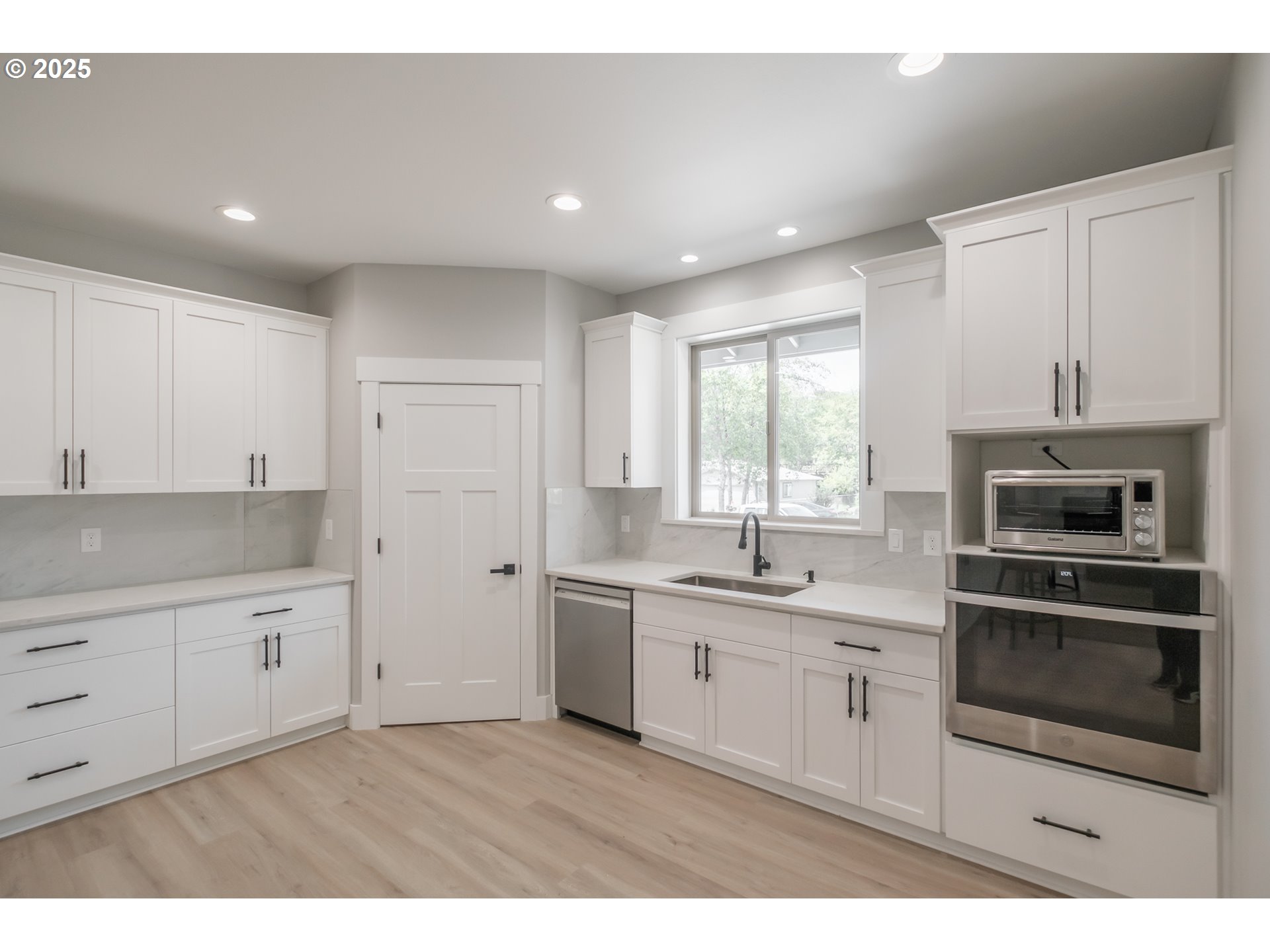 Gleneden Beach, Oregon 97388, United States, 4 Bedrooms Bedrooms, ,3 BathroomsBathrooms,Residential,Active,156642