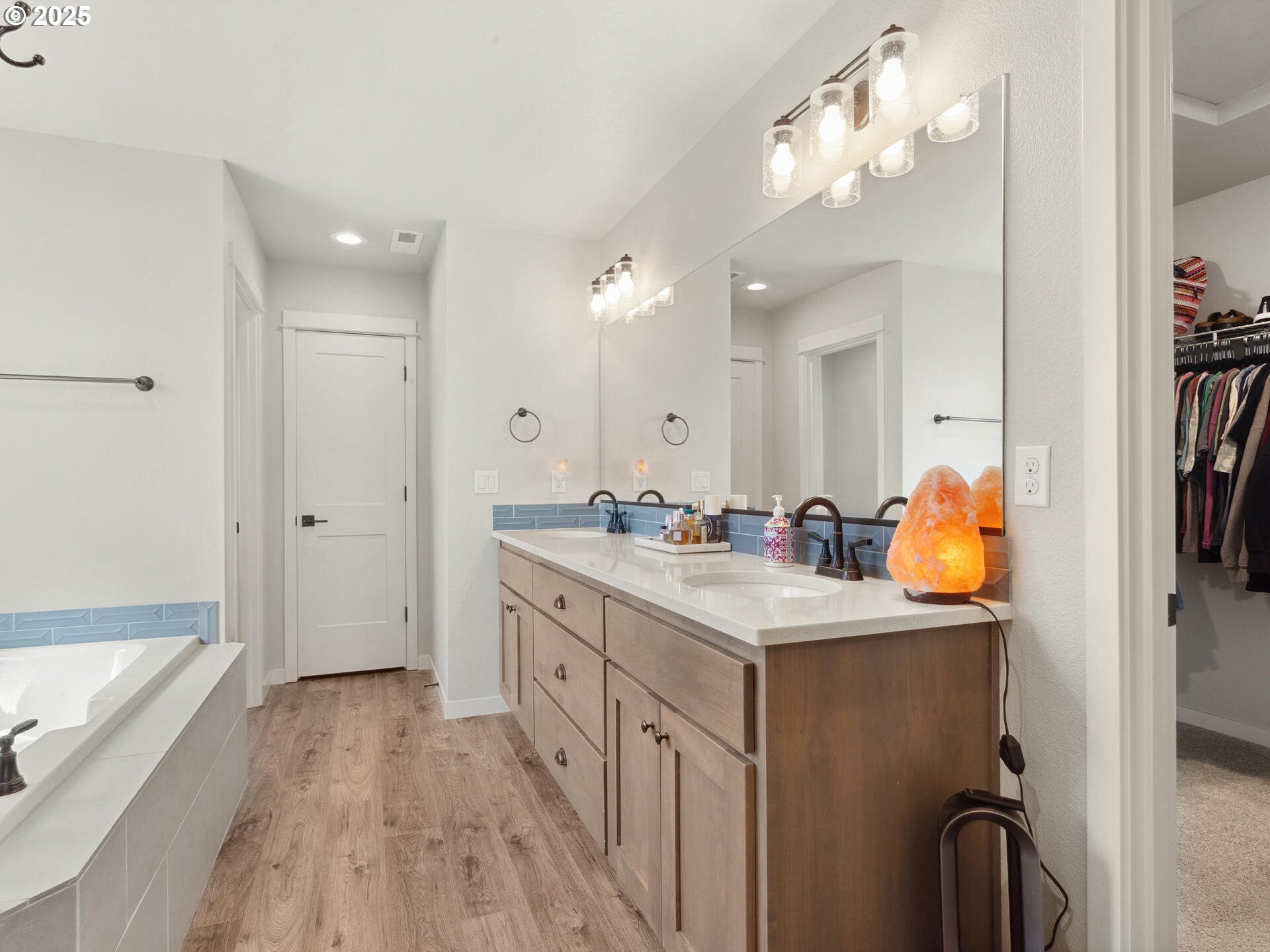 La Center, Washington 98629, United States, 4 Bedrooms Bedrooms, ,3 BathroomsBathrooms,Residential,Active,125994