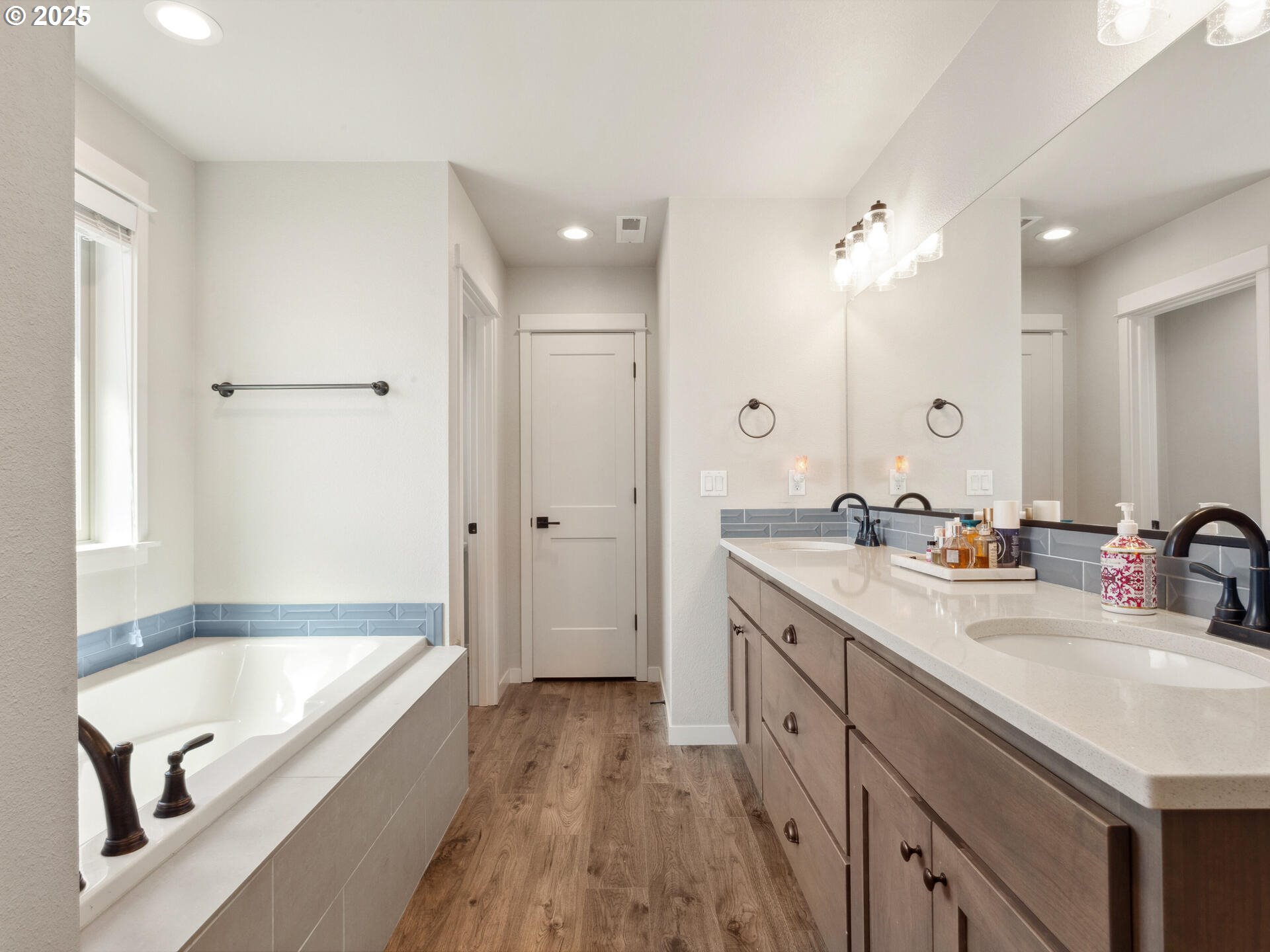 La Center, Washington 98629, United States, 4 Bedrooms Bedrooms, ,3 BathroomsBathrooms,Residential,Active,125994