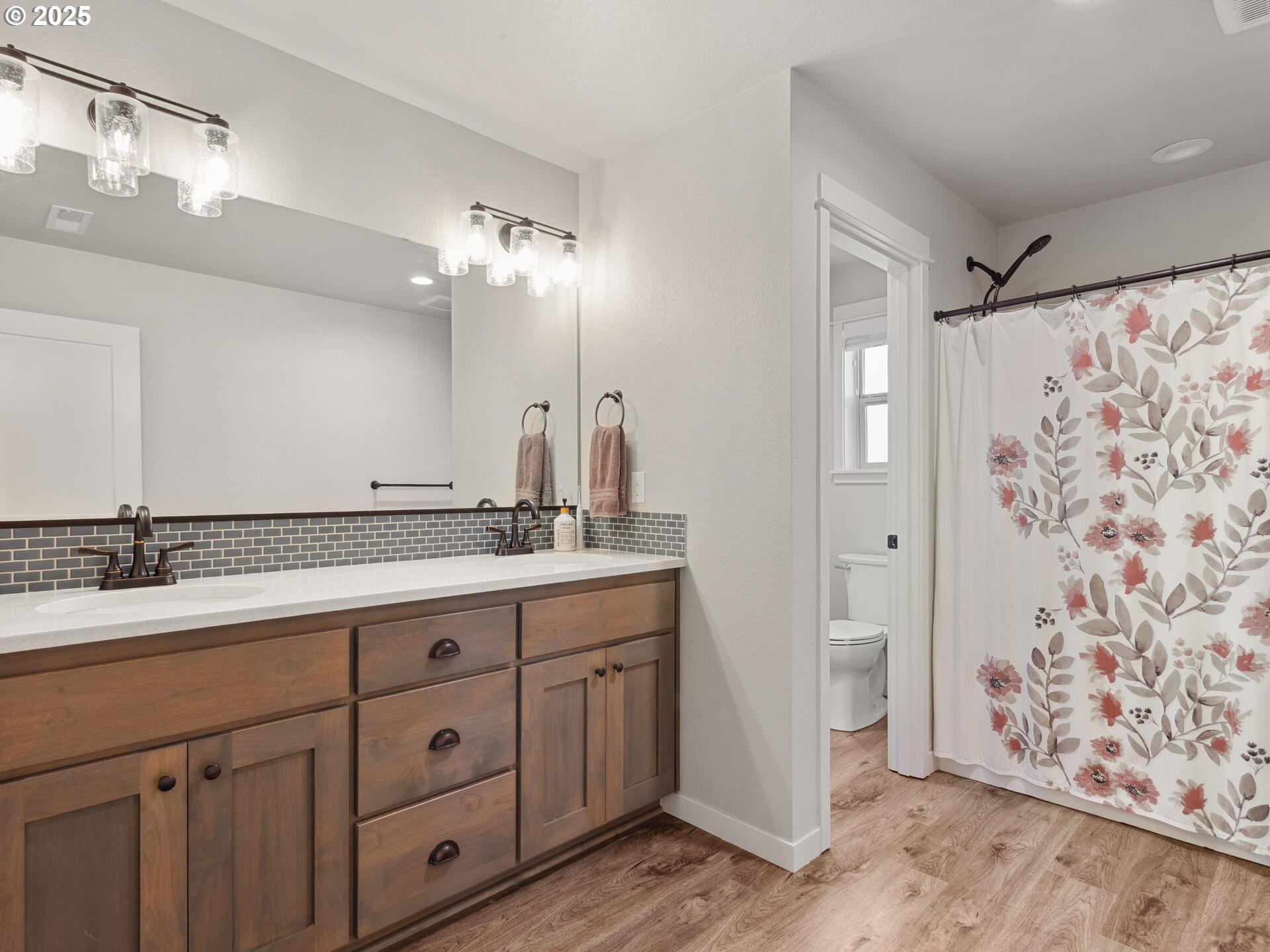 La Center, Washington 98629, United States, 4 Bedrooms Bedrooms, ,3 BathroomsBathrooms,Residential,Active,125994