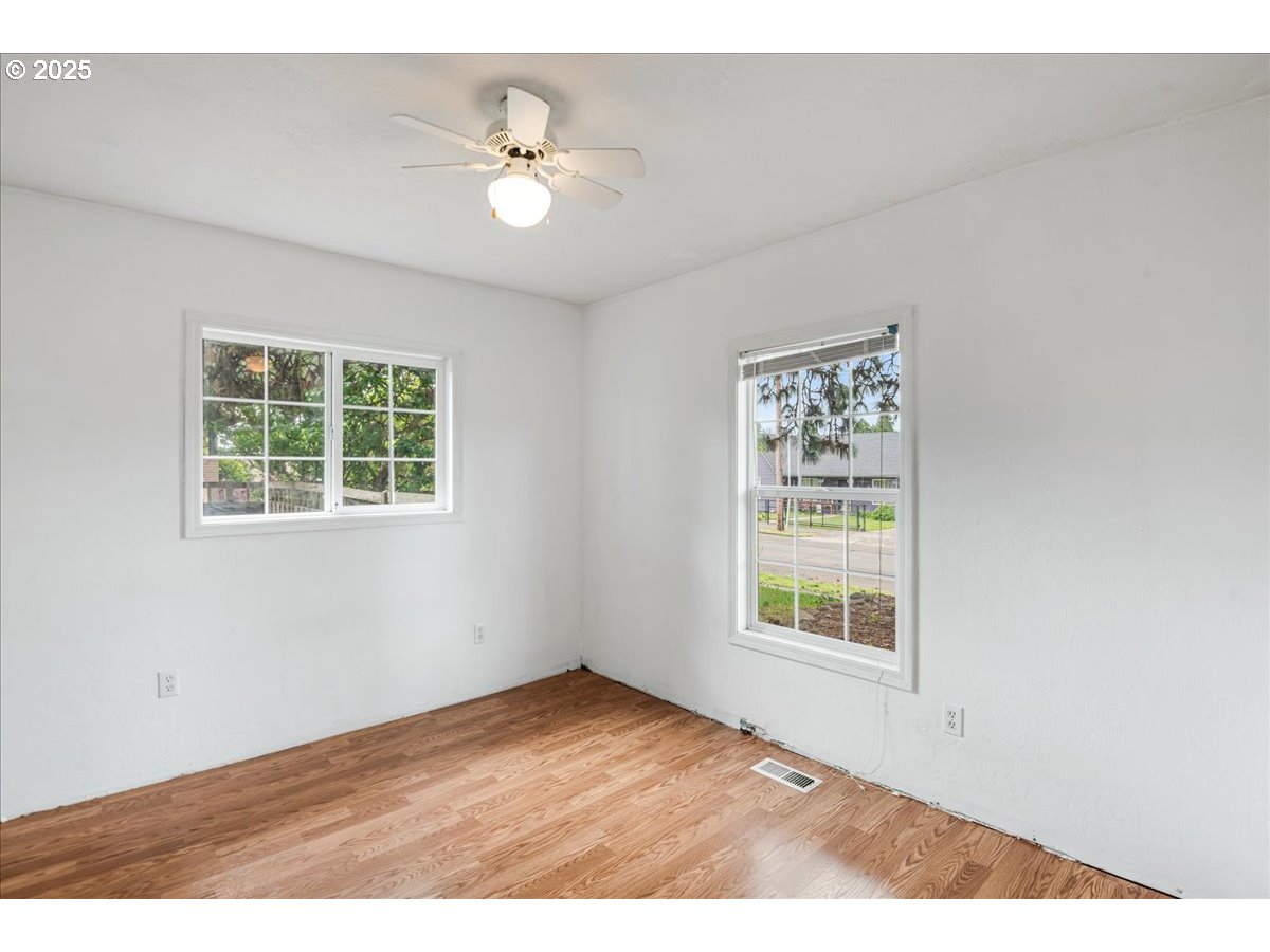 Molalla, Oregon 97038, United States, 3 Bedrooms Bedrooms, ,2 BathroomsBathrooms,Residential,Pending,133123