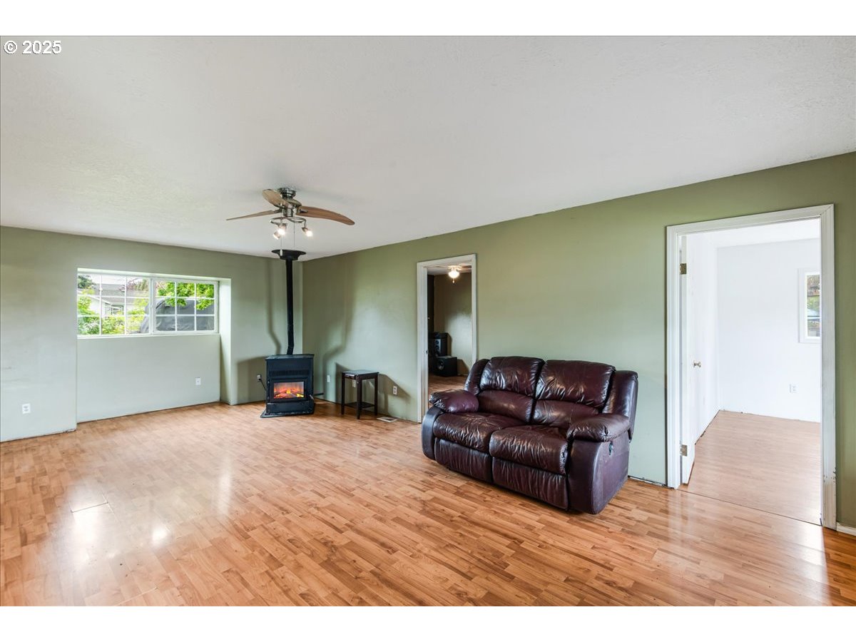 Molalla, Oregon 97038, United States, 3 Bedrooms Bedrooms, ,2 BathroomsBathrooms,Residential,Pending,133123